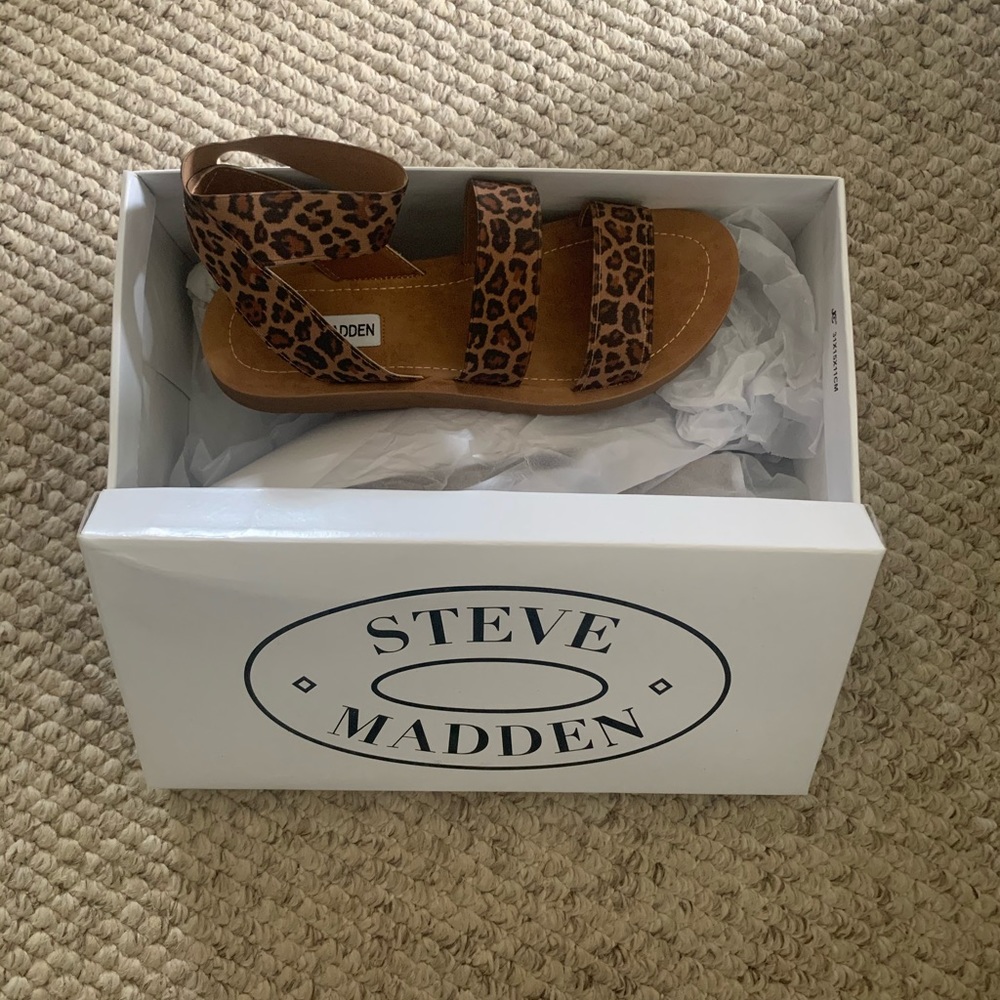 New never worn Steve Madden leopard sandals